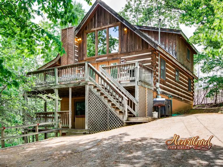 Day Dreamer - one bedroom cabin between Gatlinburg & Pigeon Forge - Sleeps 6